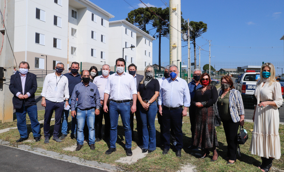 Em Campo Largo, na Região Metropolitana de Curitiba, 416 famílias vão receber as chaves da casa própria. Nesta terça-feira (11), o governador Carlos Massa Ratinho Junior esteve no município para conferir os conjuntos de apartamentos Campo Largo I e II que serão entregues às famílias na próxima semana.