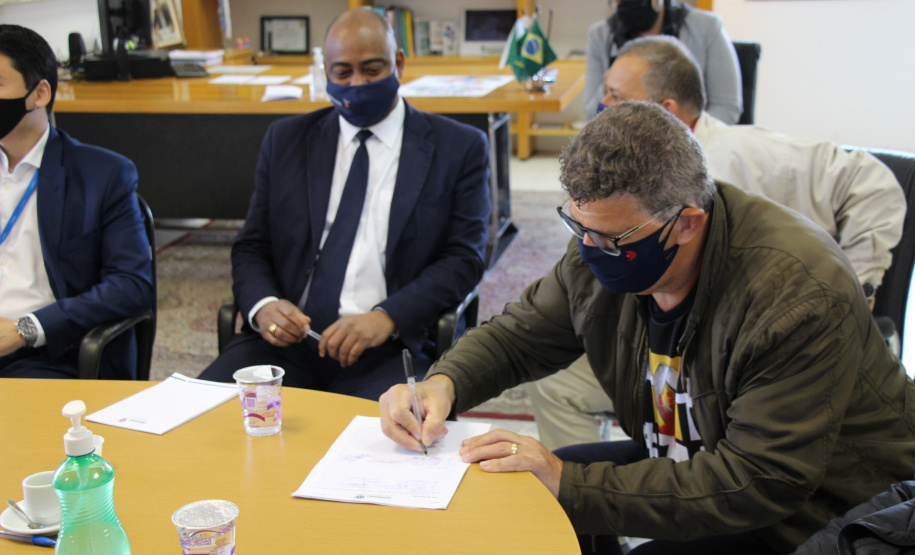 Após 20 dias de paralisação e tratativas, a Renault Brasil e as centrais sindicais chegaram a um acordo, uma proposta para adequação necessária com os colaboradores e a montadora