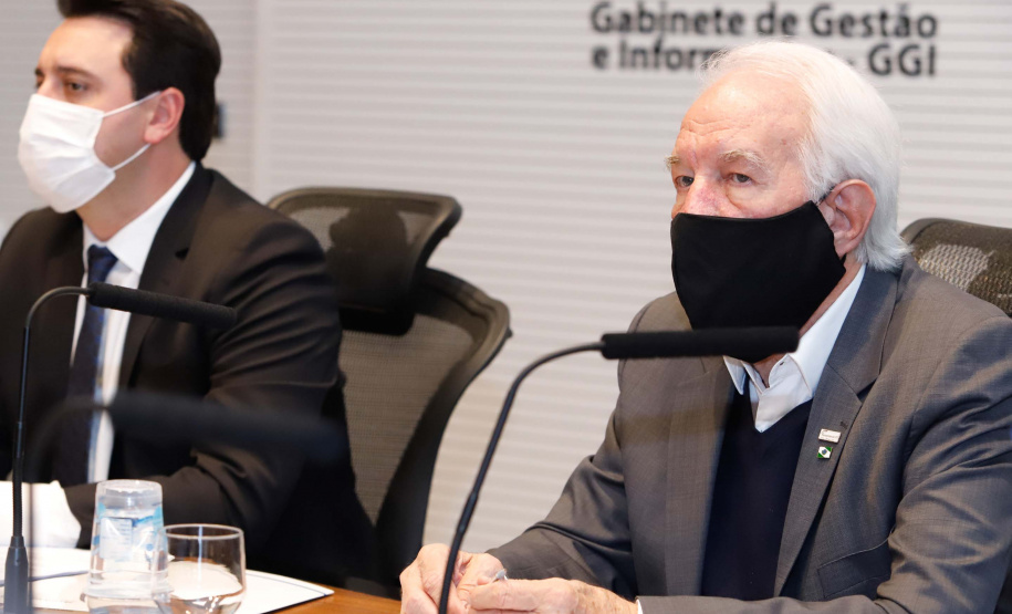 O Governo do Paraná assinou nesta quarta-feira (12) um memorando de entendimento com o Fundo de Investimento Direto da Rússia para ampliar a cooperação técnica, as transferências de tecnologia e os estudos sobre a vacina contra a Covid-19 desenvolvida pelo Instituto Gamaleia