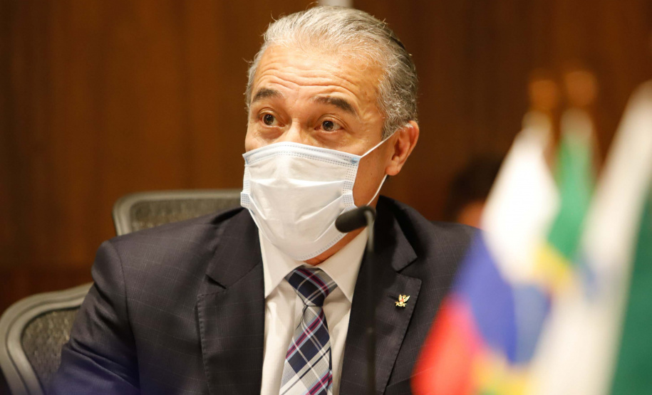 O Governo do Paraná assinou nesta quarta-feira (12) um memorando de entendimento com o Fundo de Investimento Direto da Rússia para ampliar a cooperação técnica, as transferências de tecnologia e os estudos sobre a vacina contra a Covid-19 desenvolvida pelo Instituto Gamaleia