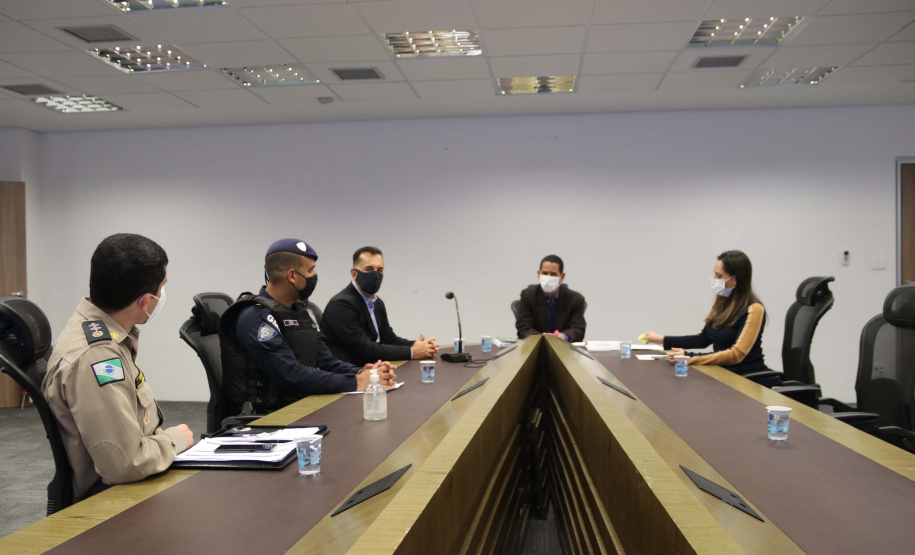 O Termo de Cooperação Técnica da Secretaria da Segurança Pública do Paraná (Sesp) e das guardas municipais já contempla 21 cidades paranaenses. 
Nesta quarta-feira (12/08), Cascavel e Umuarama assinaram o termo. Os convênios já contemplam boa parte da população paranaense, ou seja, os serviços de inteligência das polícias têm acesso a informações importantes de mais de 30% dos contribuintes do Paraná.Foto:SESP