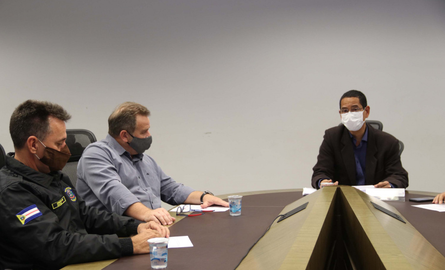 O Termo de Cooperação Técnica da Secretaria da Segurança Pública do Paraná (Sesp) e das guardas municipais já contempla 21 cidades paranaenses. 
Nesta quarta-feira (12/08), Cascavel e Umuarama assinaram o termo. Os convênios já contemplam boa parte da população paranaense, ou seja, os serviços de inteligência das polícias têm acesso a informações importantes de mais de 30% dos contribuintes do Paraná.Foto:SESP