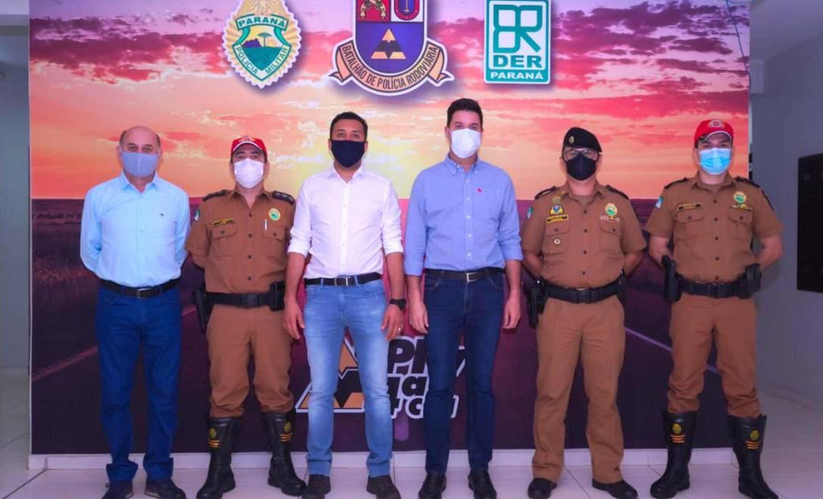 O Governo do Estado entregou nesta quinta-feira (13) mais 27 novas viaturas para unidades da Polícia Militar do 3º. Comando Regional, que atende o Noroeste do Estado. A entrega foi feita em Maringá pelo chefe da Casa Civil, Guto Silva.
Foto: Guilherme Flores/Casa Civil