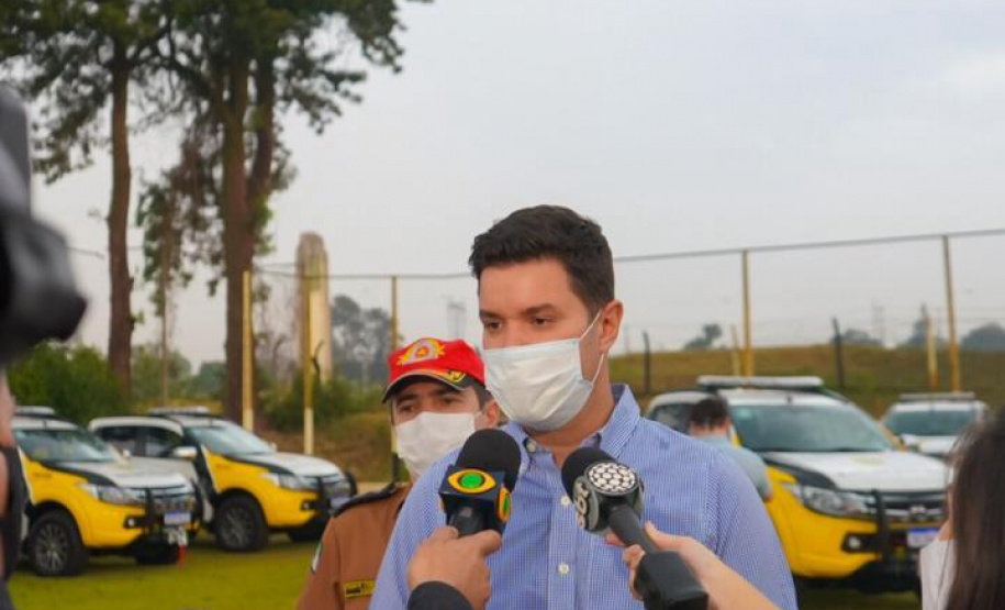 O Governo do Estado entregou nesta quinta-feira (13) mais 27 novas viaturas para unidades da Polícia Militar do 3º. Comando Regional, que atende o Noroeste do Estado. A entrega foi feita em Maringá pelo chefe da Casa Civil, Guto Silva.
Foto: Guilherme Flores/Casa Civil