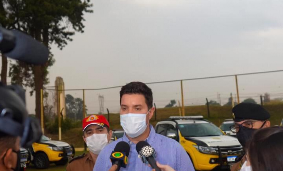 O Governo do Estado entregou nesta quinta-feira (13) mais 27 novas viaturas para unidades da Polícia Militar do 3º. Comando Regional, que atende o Noroeste do Estado. A entrega foi feita em Maringá pelo chefe da Casa Civil, Guto Silva.
Foto: Guilherme Flores/Casa Civil