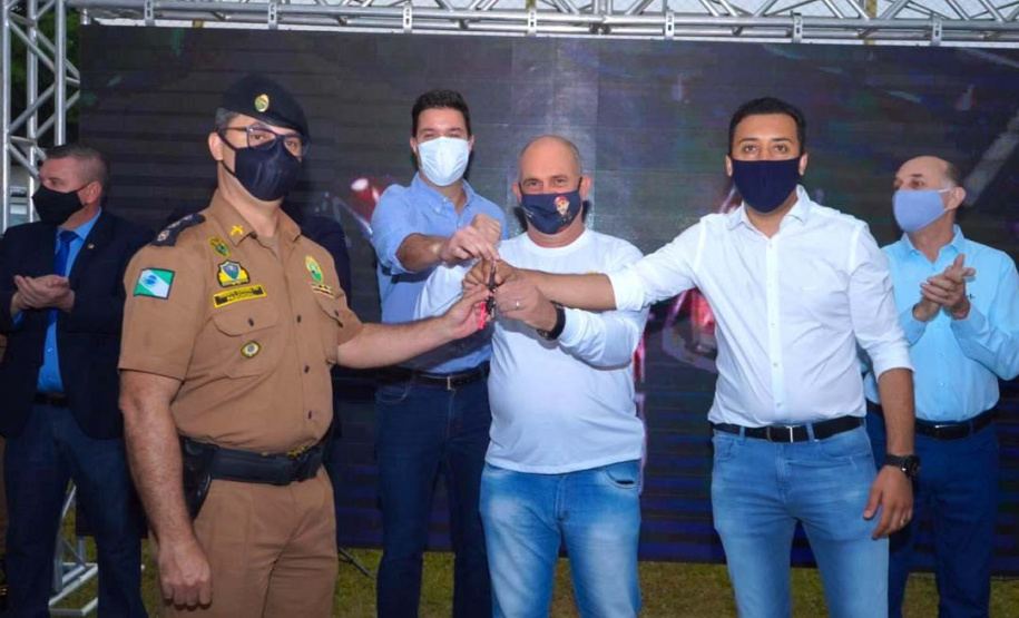 O Governo do Estado entregou nesta quinta-feira (13) mais 27 novas viaturas para unidades da Polícia Militar do 3º. Comando Regional, que atende o Noroeste do Estado. A entrega foi feita em Maringá pelo chefe da Casa Civil, Guto Silva.
Foto: Guilherme Flores/Casa Civil