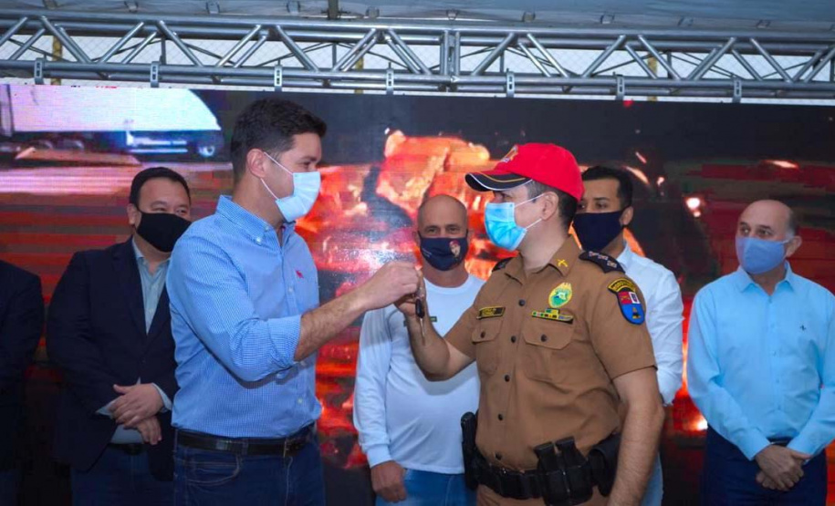 O Governo do Estado entregou nesta quinta-feira (13) mais 27 novas viaturas para unidades da Polícia Militar do 3º. Comando Regional, que atende o Noroeste do Estado. A entrega foi feita em Maringá pelo chefe da Casa Civil, Guto Silva.
Foto: Guilherme Flores/Casa Civil