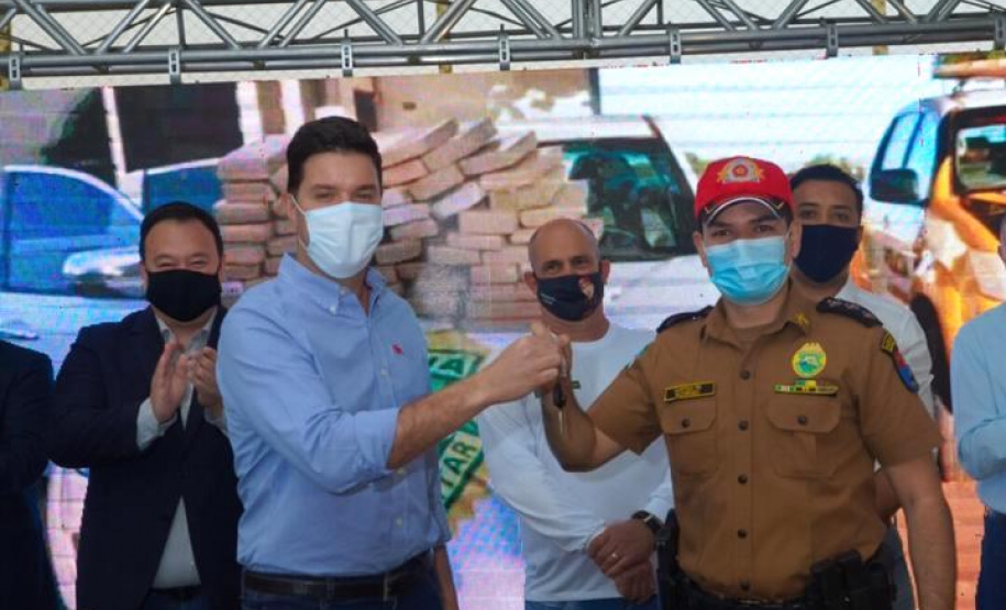 O Governo do Estado entregou nesta quinta-feira (13) mais 27 novas viaturas para unidades da Polícia Militar do 3º. Comando Regional, que atende o Noroeste do Estado. A entrega foi feita em Maringá pelo chefe da Casa Civil, Guto Silva.
Foto: Guilherme Flores/Casa Civil