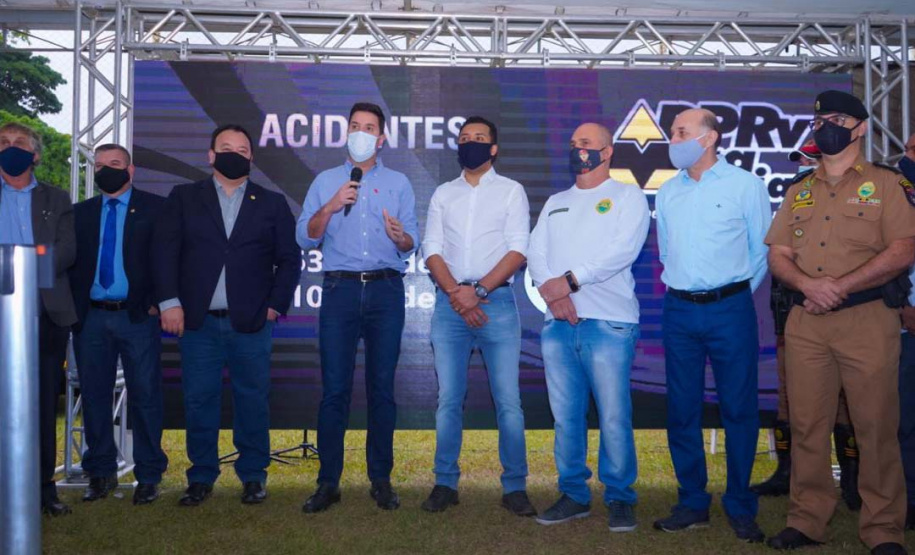 O Governo do Estado entregou nesta quinta-feira (13) mais 27 novas viaturas para unidades da Polícia Militar do 3º. Comando Regional, que atende o Noroeste do Estado. A entrega foi feita em Maringá pelo chefe da Casa Civil, Guto Silva.
Foto: Guilherme Flores/Casa Civil