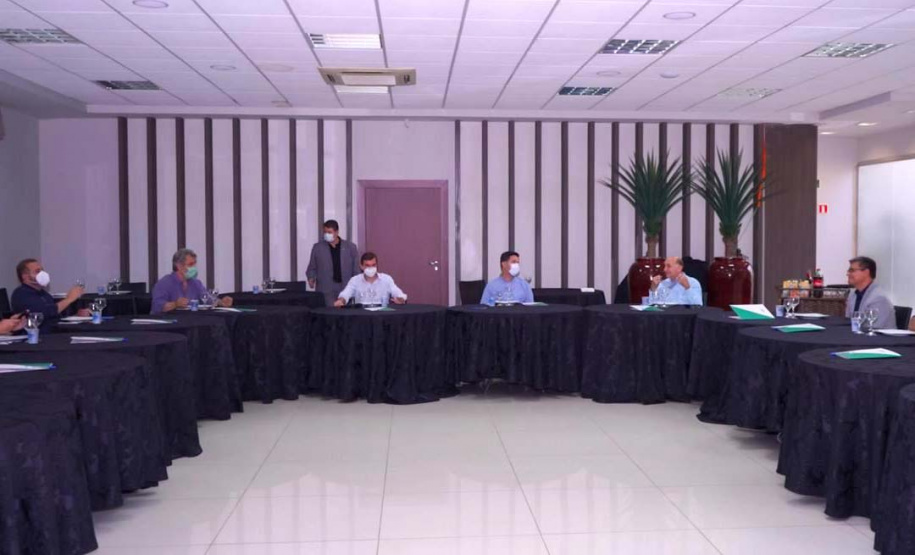 O Governo do Estado entregou nesta quinta-feira (13) mais 27 novas viaturas para unidades da Polícia Militar do 3º. Comando Regional, que atende o Noroeste do Estado. A entrega foi feita em Maringá pelo chefe da Casa Civil, Guto Silva.
Foto: Guilherme Flores/Casa Civil