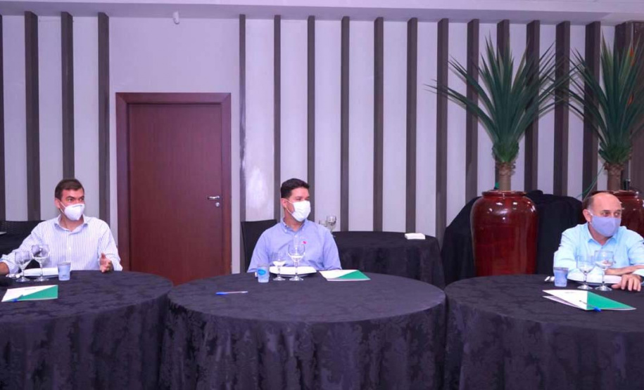 O Governo do Estado entregou nesta quinta-feira (13) mais 27 novas viaturas para unidades da Polícia Militar do 3º. Comando Regional, que atende o Noroeste do Estado. A entrega foi feita em Maringá pelo chefe da Casa Civil, Guto Silva.
Foto: Guilherme Flores/Casa Civil