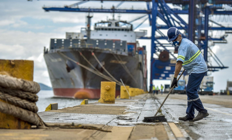 Porto de Paranaguá atinge marca de 99,29% em avaliação ambiental