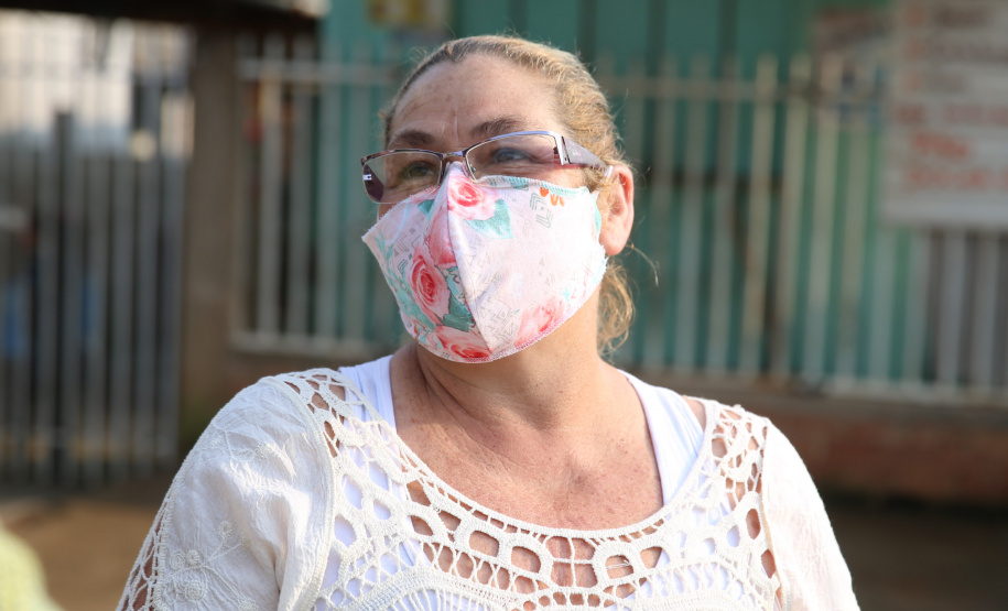 Asfalto Fazenda O Governador Carlos Massa Ratinho Junior autotiza nesta sexta-feira (14/08), a ordem de servico para pavimentacao asfaltica no bairro Estados em Fazenda Rio Grande acompanhado do secretário de Desenvolvimento Urbano, Joao Carlos Ortega. Sra Cleilia, moradora mais antiga do bairro. Fazenda Rio Grande, 13/08/2020 - Foto: Geraldo Bubniak/AEN