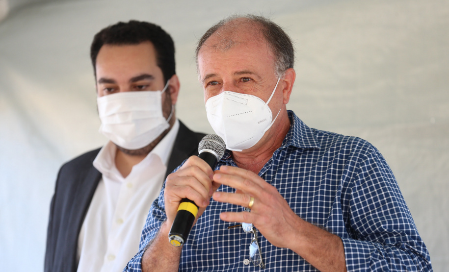 Asfalto Fazenda O Governador Carlos Massa Ratinho Junior autotiza nesta sexta-feira (14/08), a ordem de servico para pavimentacao asfaltica no bairro Estados em Fazenda Rio Grande acompanhado do secretário de Desenvolvimento Urbano, Joao Carlos Ortega Fazenda Rio Grande, 13/08/2020 - Foto: Geraldo Bubniak/AEN