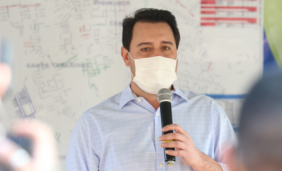 Asfalto Fazenda O Governador Carlos Massa Ratinho Junior autotiza nesta sexta-feira (14/08), a ordem de servico para pavimentacao asfaltica no bairro Estados em Fazenda Rio Grande acompanhado do secretário de Desenvolvimento Urbano, Joao Carlos Ortega Fazenda Rio Grande, 13/08/2020 - Foto: Geraldo Bubniak/AEN