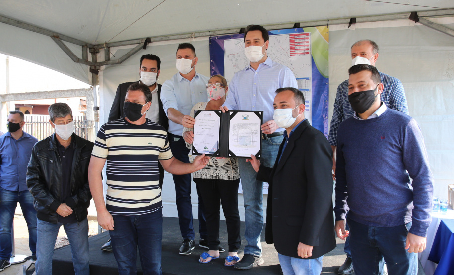 Asfalto Fazenda O Governador Carlos Massa Ratinho Junior autotiza nesta sexta-feira (14/08), a ordem de servico para pavimentacao asfaltica no bairro Estados em Fazenda Rio Grande acompanhado do secretário de Desenvolvimento Urbano, Joao Carlos Ortega Fazenda Rio Grande, 13/08/2020 - Foto: Geraldo Bubniak/AEN