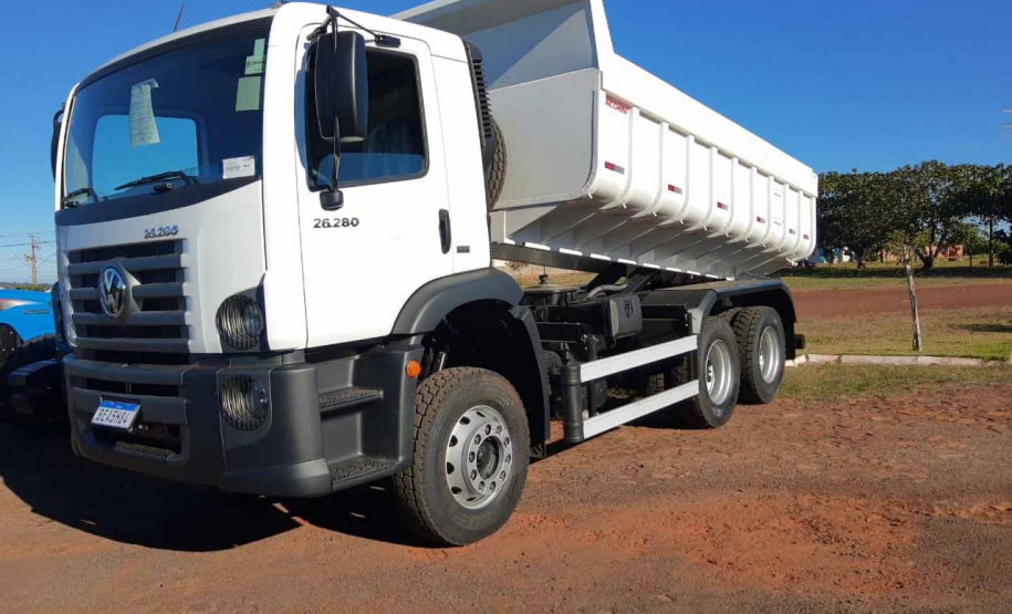 Governo entrega tratores e equipamentos agrícolas a municípios.Foto:SEAB