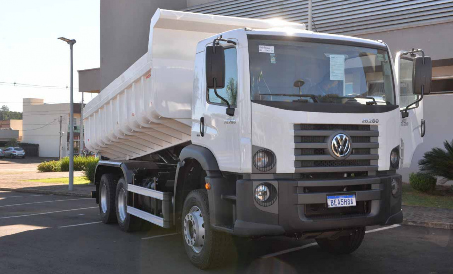 Governo entrega tratores e equipamentos agrícolas a municípios.Foto:SEAB