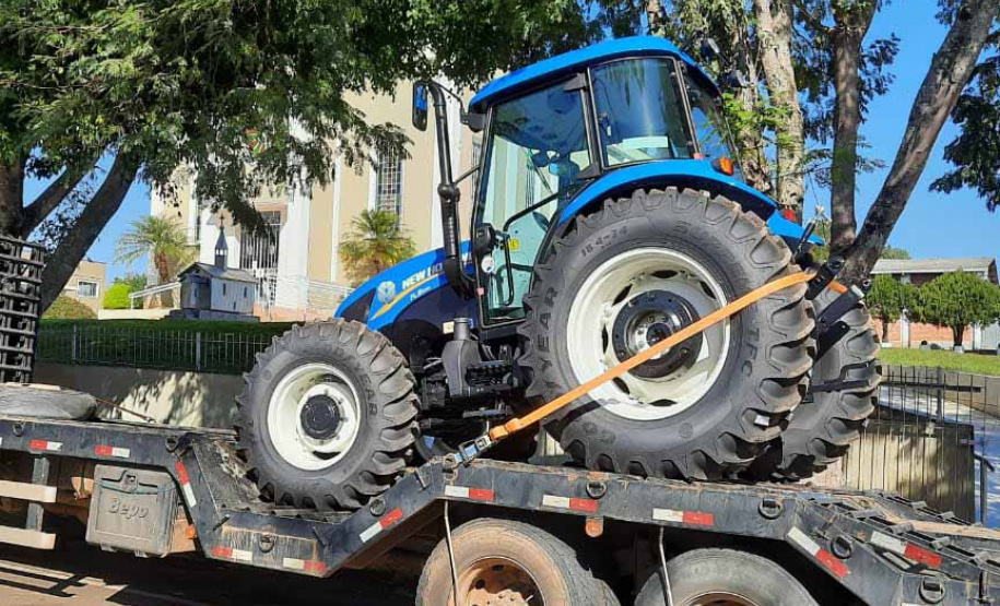 Governo entrega tratores e equipamentos agrícolas a municípios.Foto:SEAB