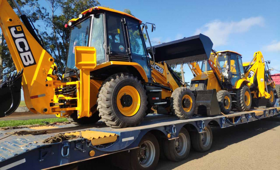Governo entrega tratores e equipamentos agrícolas a municípios.Foto:SEAB