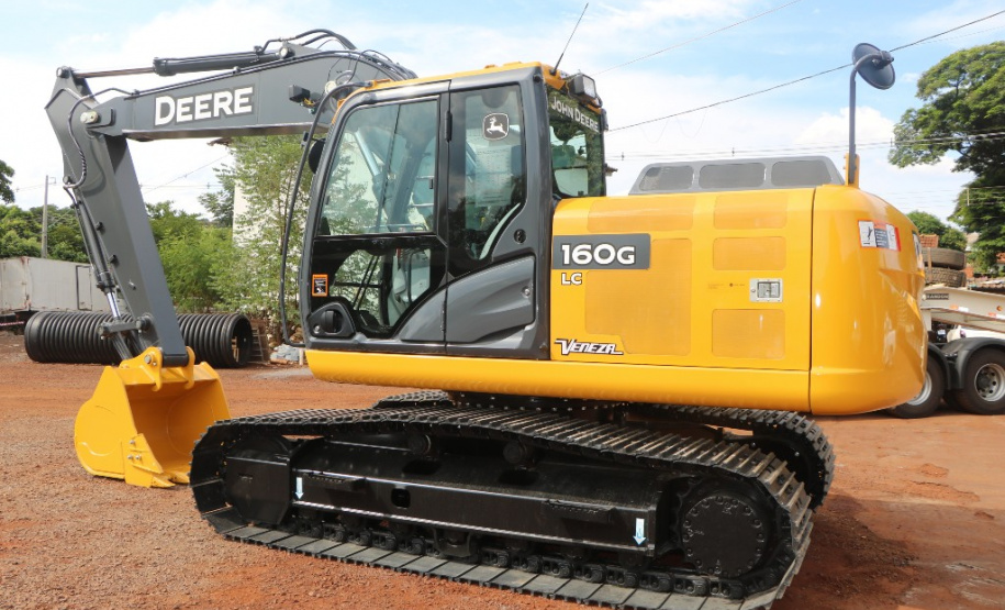 Governo entrega tratores e equipamentos agrícolas a municípios.Foto:SEAB