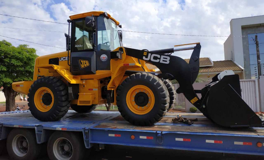 Governo entrega tratores e equipamentos agrícolas a municípios.Foto:SEAB