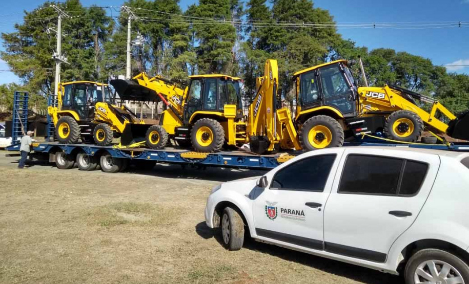 Governo entrega tratores e equipamentos agrícolas a municípios.Foto:SEAB