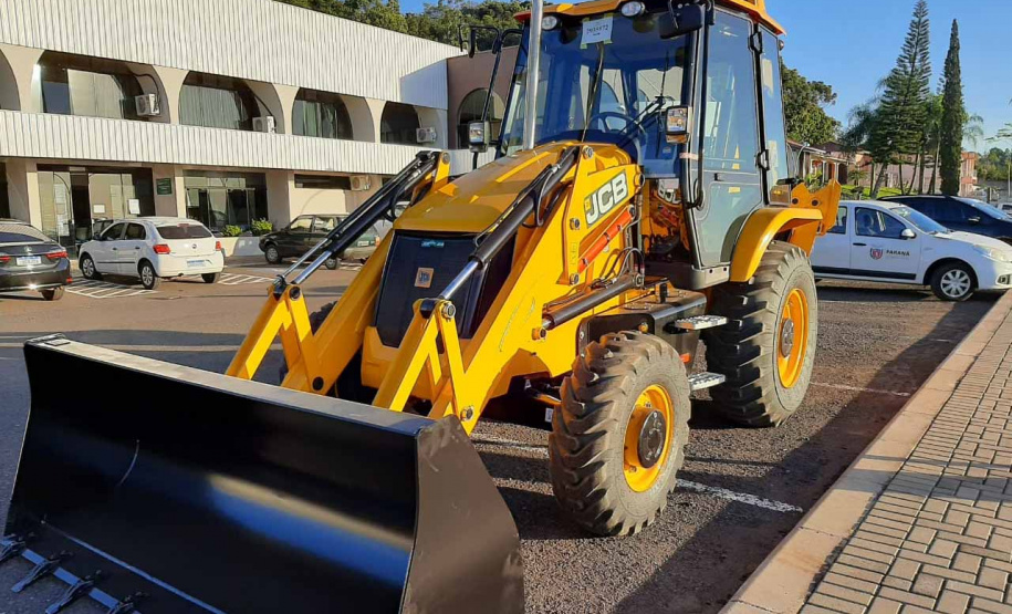 Governo entrega tratores e equipamentos agrícolas a municípios.Foto:SEAB