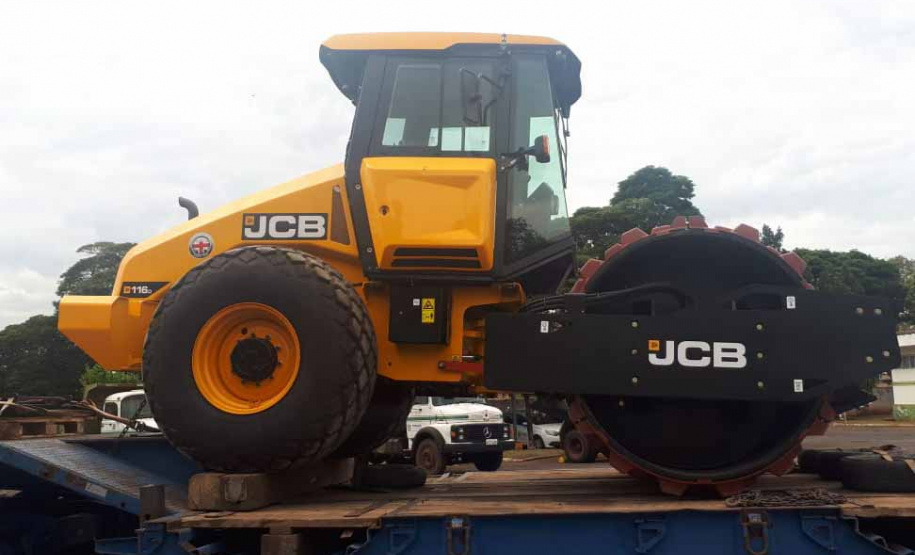 Governo entrega tratores e equipamentos agrícolas a municípios.Foto:SEAB