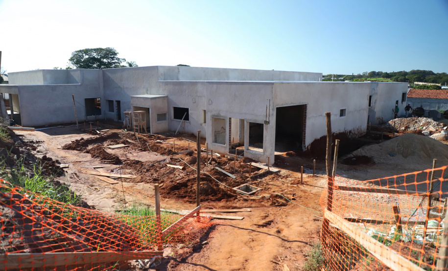 Um dos grandes produtores de alimentos do Paraná, o município de Umuarama, na região Noroeste, trabalha para fechar todo o ciclo que envolve a alimentação, desde o apoio ao plantio até a garantia da segurança alimentar de cada um de seus 112 mil habitantes. Dentro deste processo, uma engrenagem importante está em construção: o Restaurante Popular de Umuarama tem a previsão de servir, a partir do ano que vem, até mil refeições diariamente, a um baixo custo.