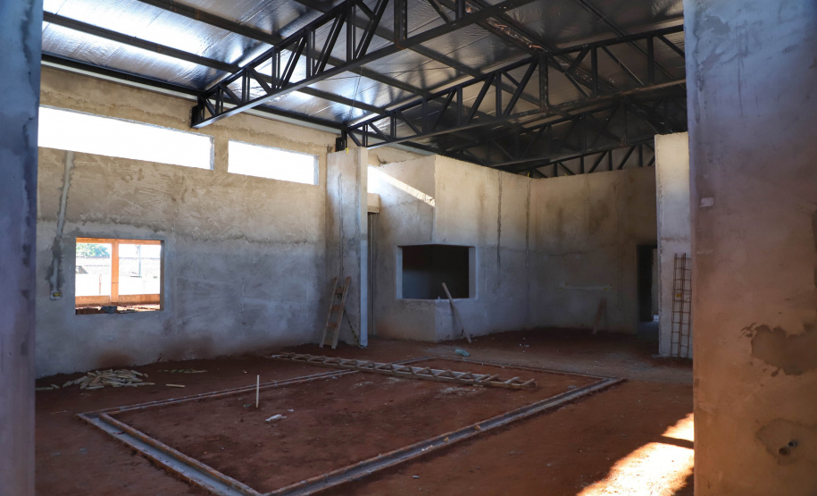 Um dos grandes produtores de alimentos do Paraná, o município de Umuarama, na região Noroeste, trabalha para fechar todo o ciclo que envolve a alimentação, desde o apoio ao plantio até a garantia da segurança alimentar de cada um de seus 112 mil habitantes. Dentro deste processo, uma engrenagem importante está em construção: o Restaurante Popular de Umuarama tem a previsão de servir, a partir do ano que vem, até mil refeições diariamente, a um baixo custo.