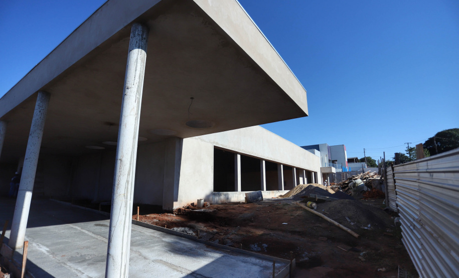 Um dos grandes produtores de alimentos do Paraná, o município de Umuarama, na região Noroeste, trabalha para fechar todo o ciclo que envolve a alimentação, desde o apoio ao plantio até a garantia da segurança alimentar de cada um de seus 112 mil habitantes. Dentro deste processo, uma engrenagem importante está em construção: o Restaurante Popular de Umuarama tem a previsão de servir, a partir do ano que vem, até mil refeições diariamente, a um baixo custo.