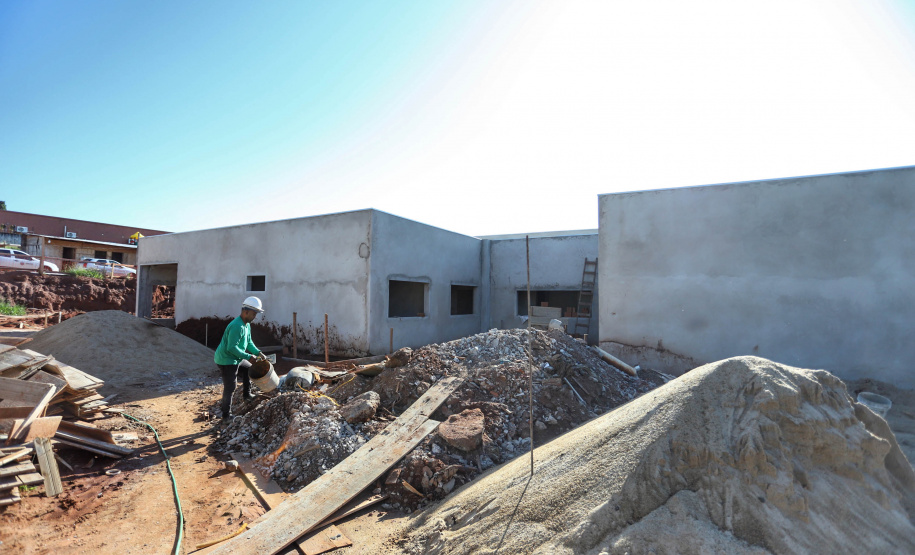 Um dos grandes produtores de alimentos do Paraná, o município de Umuarama, na região Noroeste, trabalha para fechar todo o ciclo que envolve a alimentação, desde o apoio ao plantio até a garantia da segurança alimentar de cada um de seus 112 mil habitantes. Dentro deste processo, uma engrenagem importante está em construção: o Restaurante Popular de Umuarama tem a previsão de servir, a partir do ano que vem, até mil refeições diariamente, a um baixo custo.