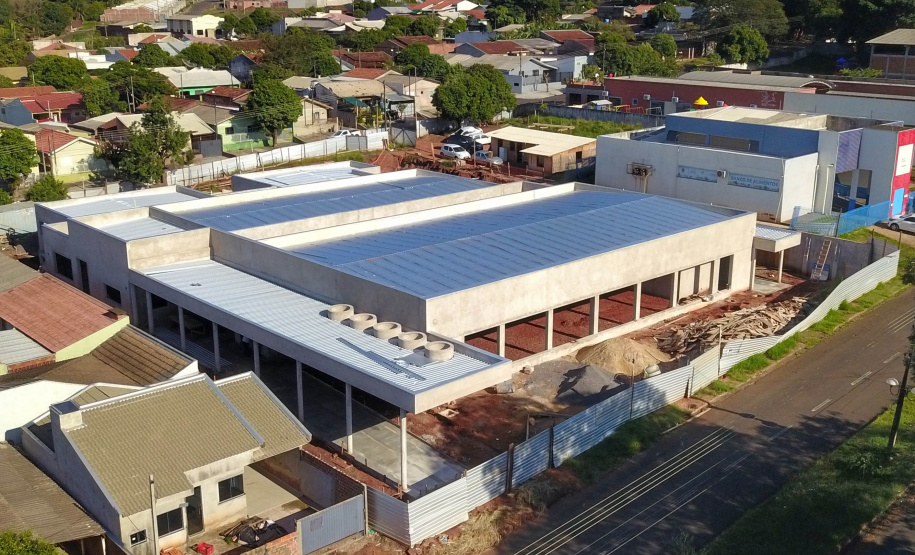 Um dos grandes produtores de alimentos do Paraná, o município de Umuarama, na região Noroeste, trabalha para fechar todo o ciclo que envolve a alimentação, desde o apoio ao plantio até a garantia da segurança alimentar de cada um de seus 112 mil habitantes. Dentro deste processo, uma engrenagem importante está em construção: o Restaurante Popular de Umuarama tem a previsão de servir, a partir do ano que vem, até mil refeições diariamente, a um baixo custo.