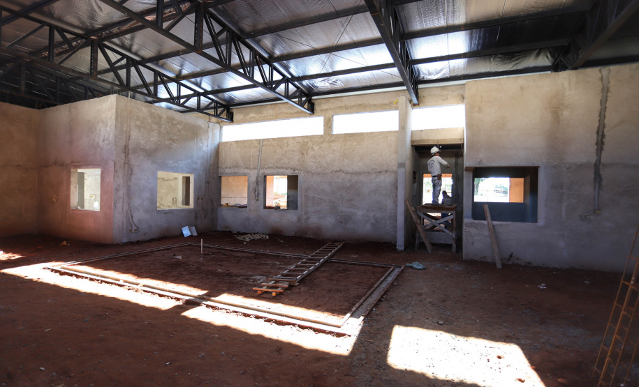 Um dos grandes produtores de alimentos do Paraná, o município de Umuarama, na região Noroeste, trabalha para fechar todo o ciclo que envolve a alimentação, desde o apoio ao plantio até a garantia da segurança alimentar de cada um de seus 112 mil habitantes. Dentro deste processo, uma engrenagem importante está em construção: o Restaurante Popular de Umuarama tem a previsão de servir, a partir do ano que vem, até mil refeições diariamente, a um baixo custo.