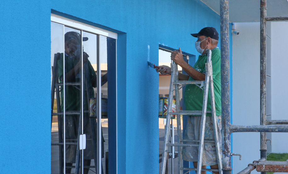 Aero Umuarama O projeto de estruturação do Aeroporto Orlando de Carvalho busca a Certificação Operacional do aeródromo junto à Agência Nacional de Aviação Civil (Anac) para receber voos regulares. As obras incluem recapeamento e ampliação da pista, ampliação do pátio de estacionamento de aeronaves; adequação e ampliação do terminal de embarque e desembarque de passageiros; ainda a construção de instalações para o Corpo de Bombeiros. 05/08/2020 - Foto: Geraldo Bubniak/AEN