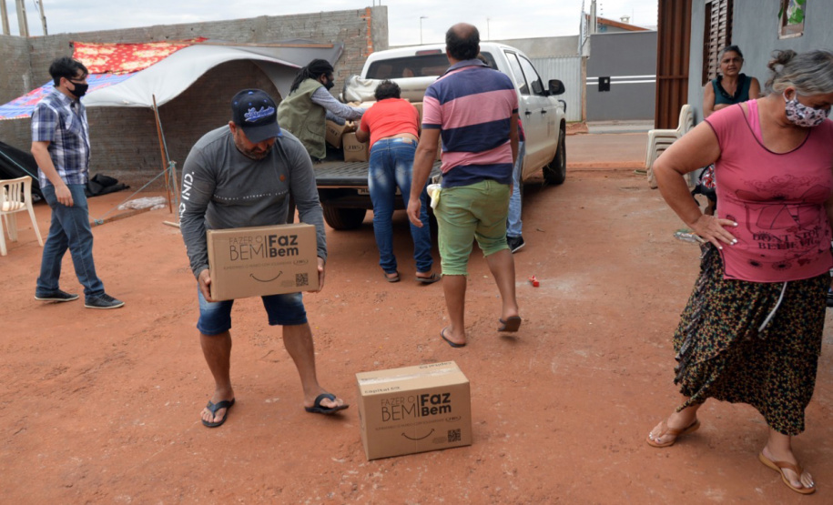 Além de Apucarana, Laurindo passou também por Manoel Ribas, Cambé, Paiçandu e Floresta para dar continuidade aos trabalhos de ajuda emergencial disponibilizados pelo Governo do Estado durante a pandemia do novo coronavírus. “O governador orientou a Sudis para que os povos tradicionais do Estado recebam toda a atenção possível neste momento”, explicou o assessor. Ele conversou com diversas lideranças das comunidades tradicionais indígenas e ciganas e acolheu as demandas apresentadas.Foto:Sudis