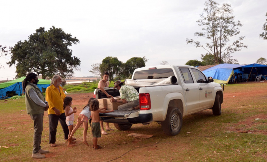 Além de Apucarana, Laurindo passou também por Manoel Ribas, Cambé, Paiçandu e Floresta para dar continuidade aos trabalhos de ajuda emergencial disponibilizados pelo Governo do Estado durante a pandemia do novo coronavírus. “O governador orientou a Sudis para que os povos tradicionais do Estado recebam toda a atenção possível neste momento”, explicou o assessor. Ele conversou com diversas lideranças das comunidades tradicionais indígenas e ciganas e acolheu as demandas apresentadas.Foto:Sudis