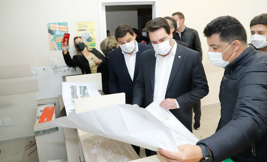 O governador também vistoriou as futuras instalações da Unidade de Pronto-Atendimento (UPA) de Santana, que deve começar a funcionar em novembro. O Estado cedeu ao município o prédio de mais de 2 mil metros quadrados. A previsão é atender até 400 pessoas por dia.