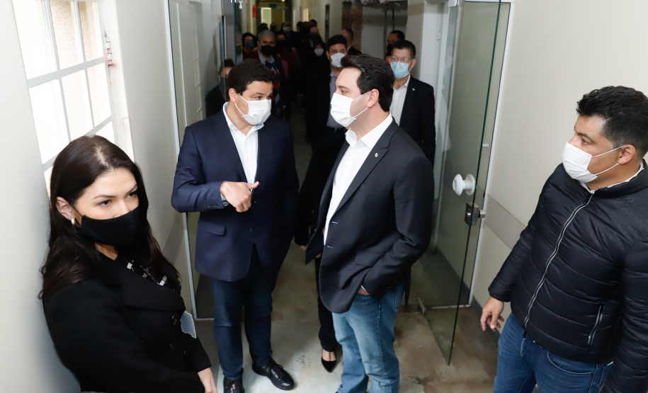 O governador também vistoriou as futuras instalações da Unidade de Pronto-Atendimento (UPA) de Santana, que deve começar a funcionar em novembro. O Estado cedeu ao município o prédio de mais de 2 mil metros quadrados. A previsão é atender até 400 pessoas por dia.