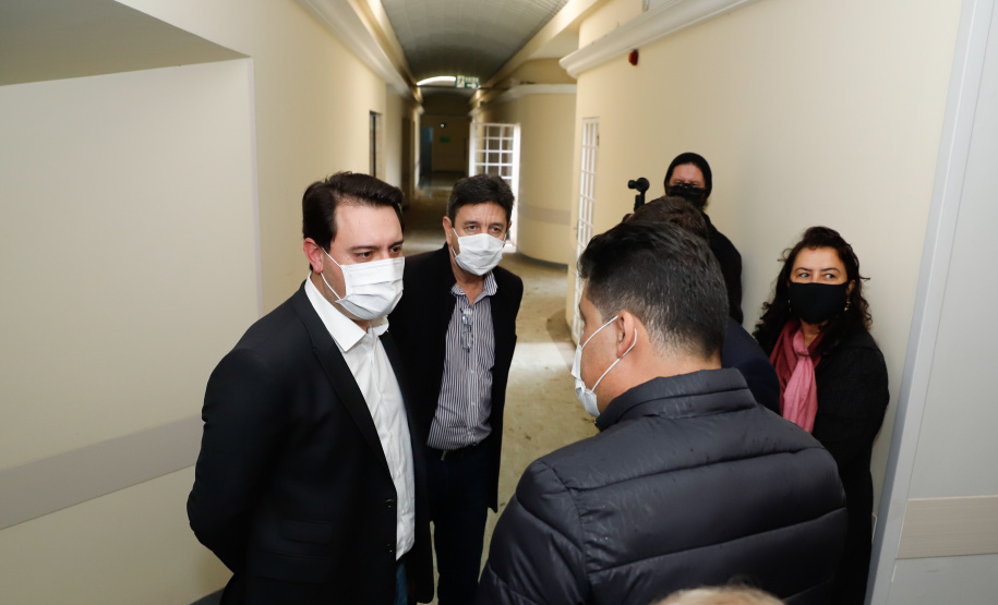 O governador também vistoriou as futuras instalações da Unidade de Pronto-Atendimento (UPA) de Santana, que deve começar a funcionar em novembro. O Estado cedeu ao município o prédio de mais de 2 mil metros quadrados. A previsão é atender até 400 pessoas por dia.