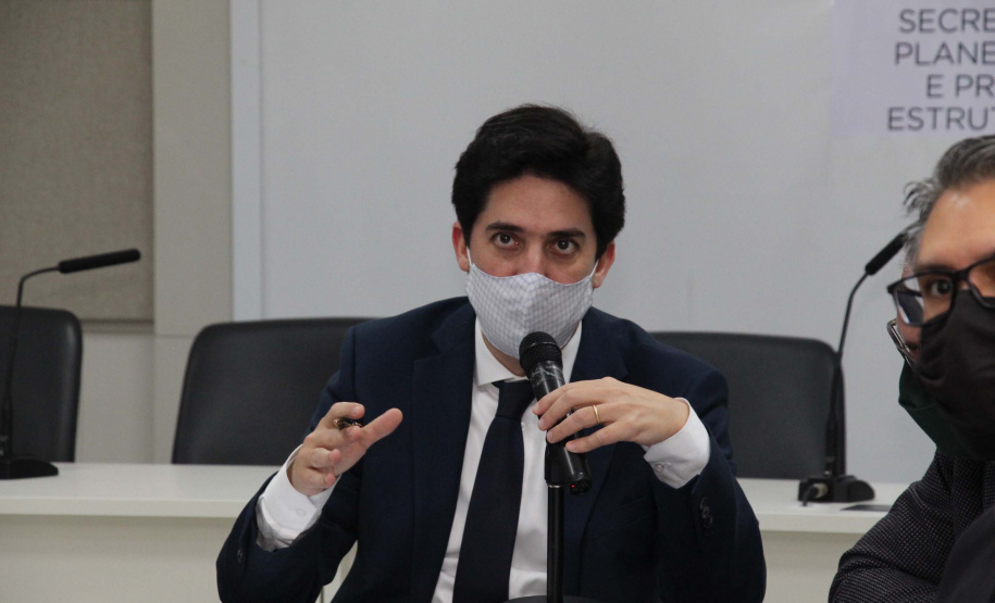 Em videoconferência, secretários de Estado debateram nesta quarta-feira (19) ações para implementar programas que estimulem a retomada econômica pela geração de emprego e renda no Paraná.Foto:SEJUF