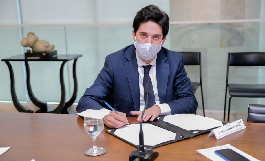 Ferroeste O vice governador Darci Piana participa nesta quarta-feira (19) da video-conferencia de assinatura do termo de cooperacao da Nova Ferroeste. Na foto Secretario de Estado de Planejamento e Projetos Estrutturantes, Valdemar Bernardo Jorge. Curitiba, 19/08/2020 - Foto: Geraldo Bubniak/AEN