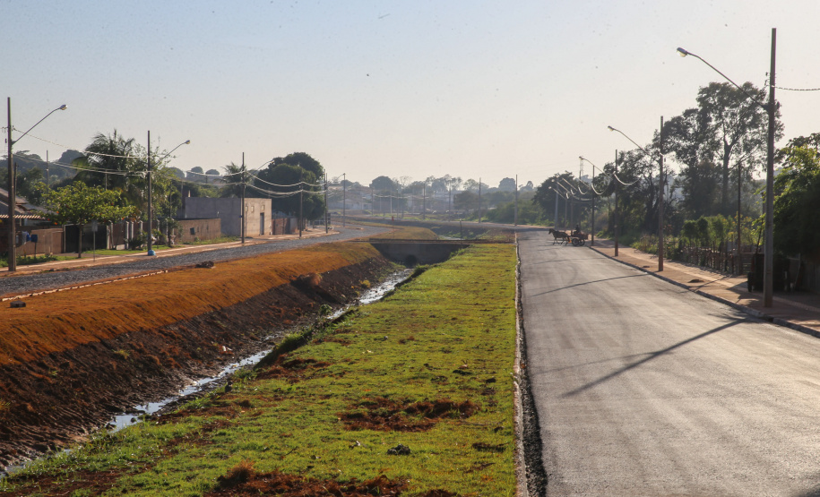Recape Guaira Obras de pavimentação na Av. Marginal e Rua Albino Guzella. Os investimentos irão melhorar ainda mais o trânsito em Guaira, reduzindo o número de veículos na via principal que passa por dentro da cidade. 06/08/2020 - Foto: Geraldo Bubniak/AEN