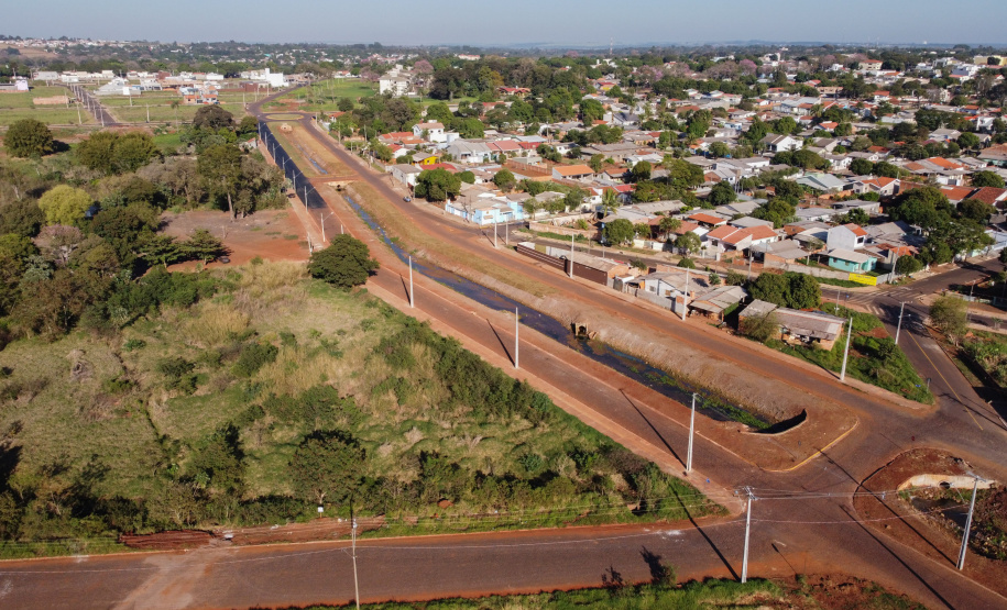 Recape Guaira Obras de pavimentação na Av. Marginal e Rua Albino Guzella. Os investimentos irão melhorar ainda mais o trânsito em Guaira, reduzindo o número de veículos na via principal que passa por dentro da cidade. 06/08/2020 - Foto: Geraldo Bubniak/AEN