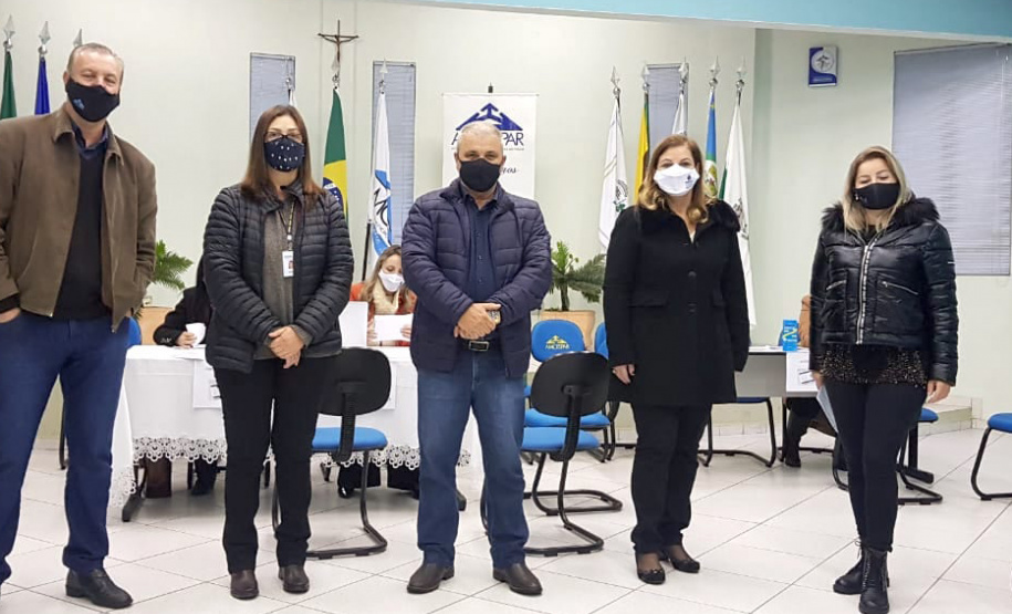 A Secretaria de Estado da Justiça, Família e Trabalho já iniciou o processo de interiorização para os 399 municípios do Paraná. Nesta semana as regionais de Umuarama, Guarapuava, e Irati reuniram-se com a equipe da Secretaria para fortalecer políticas públicas nas áreas sociais. Ainda está na programação a visita nesta sexta-feira (21) no município de União da Vitória. Essas regionais atendem 61 municípios.
Foto:SEJUF