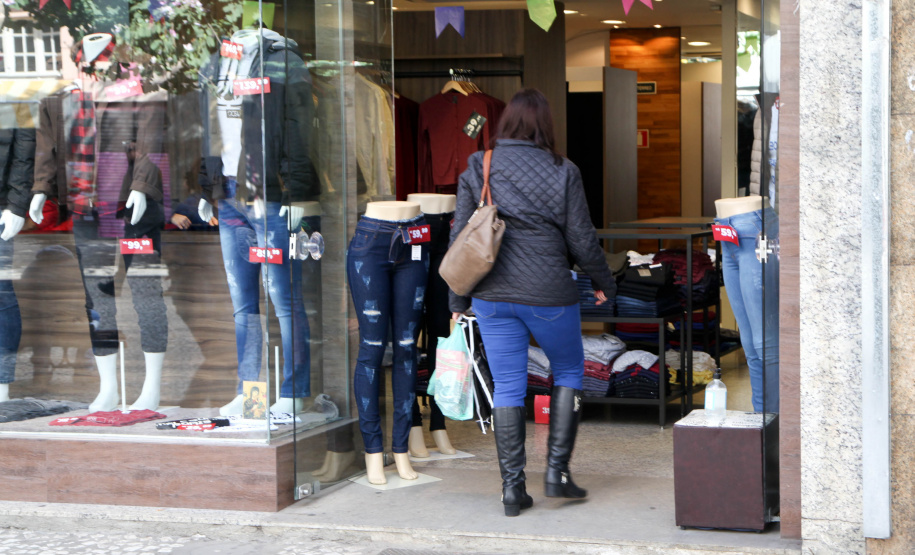 Comércio Foto: Ari Dias/AEN.