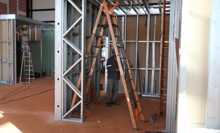 Hospital Crianca Maringa Obras do Hospital da Criança de Maringá, serao 160 leitos, sendo 20 de UTI, a área construída é de aproximadamente 23 mil metros quadrados e está no espaço do antigo aeroporto da cidade, doado pela União ao município. O local tem cerca de 90 mil metros quadrados. - 04/08/2020 - Foto: Geraldo Bubniak/AEN