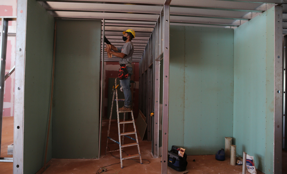 Hospital Crianca Maringa Obras do Hospital da Criança de Maringá, serao 160 leitos, sendo 20 de UTI, a área construída é de aproximadamente 23 mil metros quadrados e está no espaço do antigo aeroporto da cidade, doado pela União ao município. O local tem cerca de 90 mil metros quadrados. - 04/08/2020 - Foto: Geraldo Bubniak/AEN