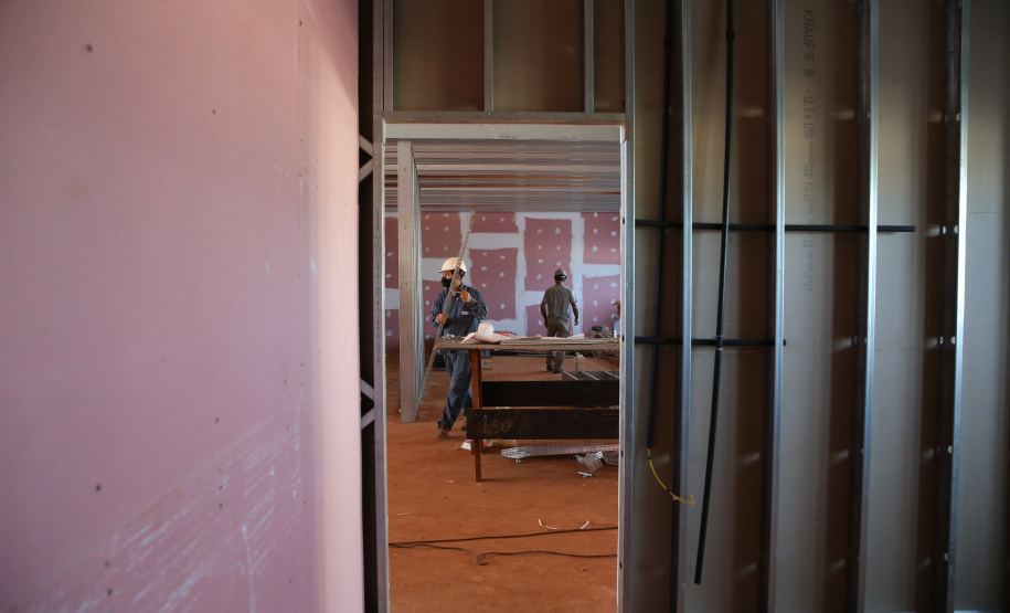 Hospital Crianca Maringa Obras do Hospital da Criança de Maringá, serao 160 leitos, sendo 20 de UTI, a área construída é de aproximadamente 23 mil metros quadrados e está no espaço do antigo aeroporto da cidade, doado pela União ao município. O local tem cerca de 90 mil metros quadrados. - 04/08/2020 - Foto: Geraldo Bubniak/AEN